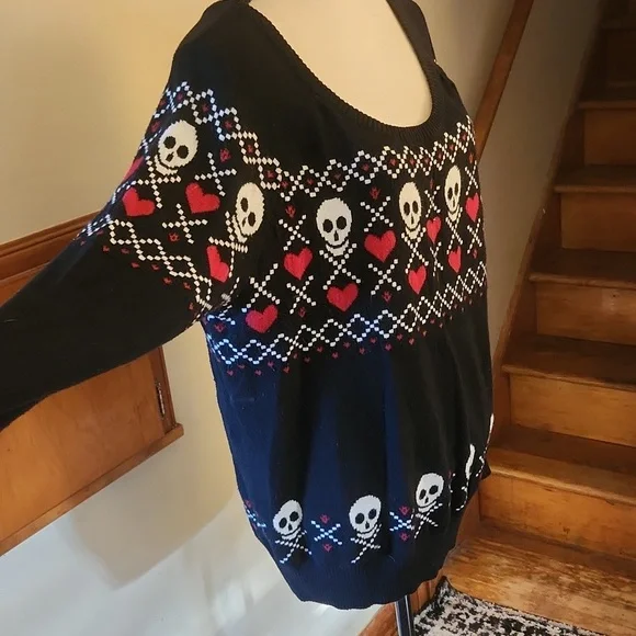 Torrid Skull and Heart Sweater Size 1 (16/18) - Picture 2 of 5